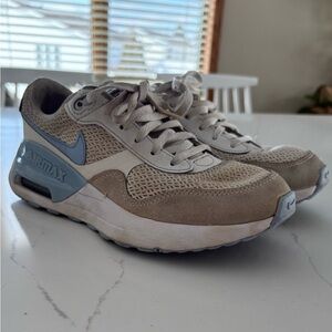 Nike Air Max girls youth shoe